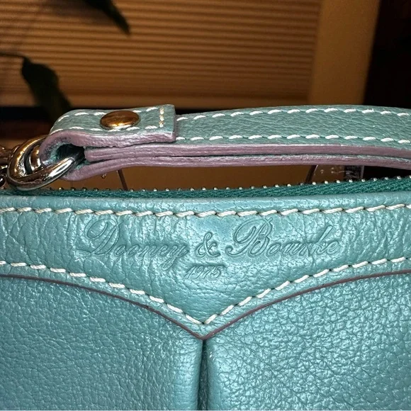 90s Vintage Dooney & Bourke Sage Green Leather Wristlet - Rare Find! - Picture 3 of 13